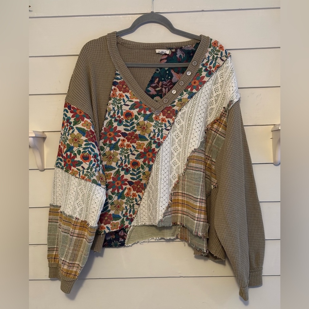 POL Multicolor and Patterned Patchwork V Neck The… - image 1